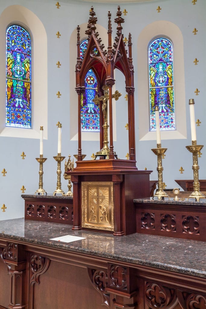 Wooden altar with marble top 3